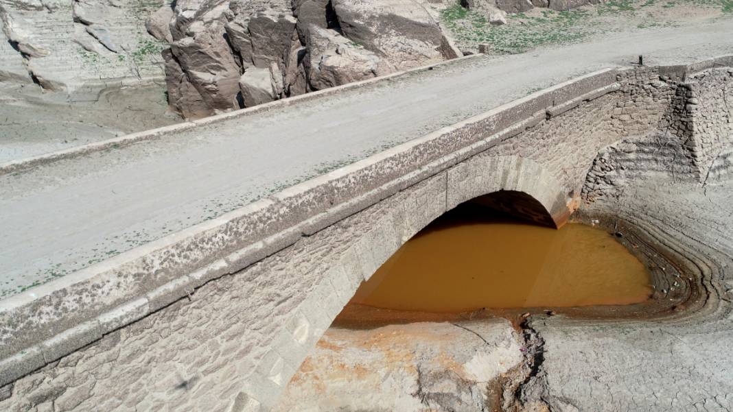 Kuraklık bu kez Kırklareli'ni vurdu: Baraj suları altında kalan köprü ulaşıma açıldı 4